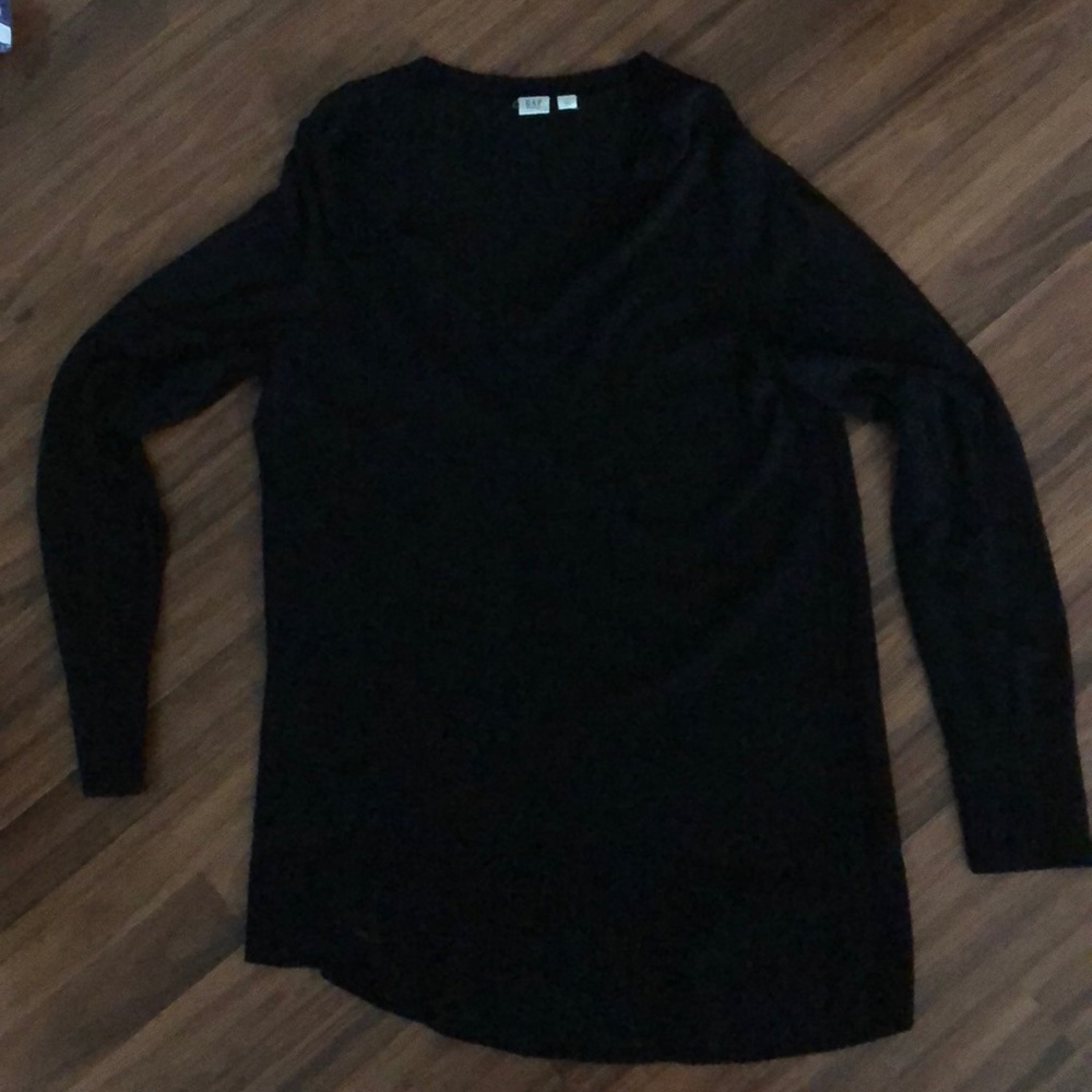 Large Gap maternity v neck sweater